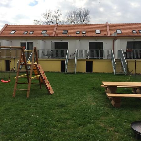 Apartmány Hlohovec Exterior foto
