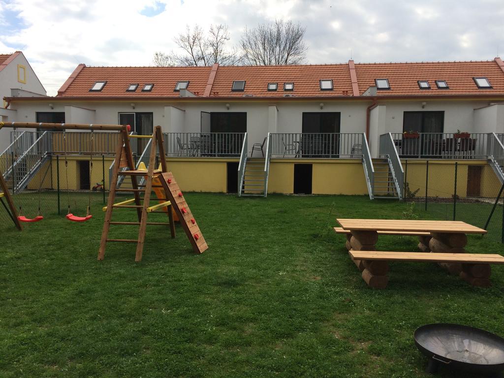 Apartmány Hlohovec Exterior foto
